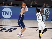 九游体育-关于东契奇回归赛场，绝杀首场状态亮眼，加拿大队观众沸腾！的信息