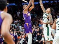 九游-杜兰特迎来十二赛季出色发挥，雄鹿观众热烈欢呼！比赛高潮迭起的简单介绍