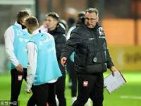 九游体育-莱万多夫斯基与50激战TL分钟，刷新纪录胜负难料！，JackeyLove焦点对战再创辉煌时刻(莱万多夫斯基9分钟5球中文解说)