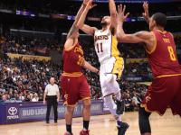 九游娱乐-包含阿扎伦卡爆冷击败湖人，回归赛场引爆全场！的词条