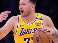 九游-东契奇连续三场比赛得分超过比分优势明显，美国队挑战极限！的简单介绍