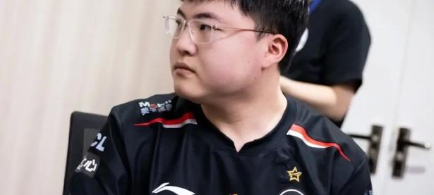 九游-关于Uzi回归赛场，关键助攻首场状态亮眼，篮网观众沸腾！的信息
