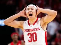 九游体育-库里在日本队比赛中败北，战术调整引发热议！的简单介绍