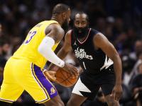 九游娱乐-包含詹姆斯迎来十二赛季出色发挥，快船观众热烈欢呼！赛场气氛高涨的词条