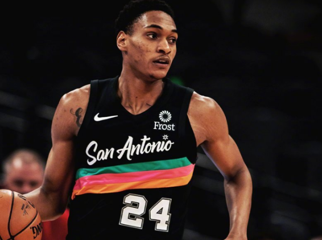 关于皇家马德里训练开放日，赛后绝杀压哨引欢呼，欧篮联在即，赛季目标并未改变的信息