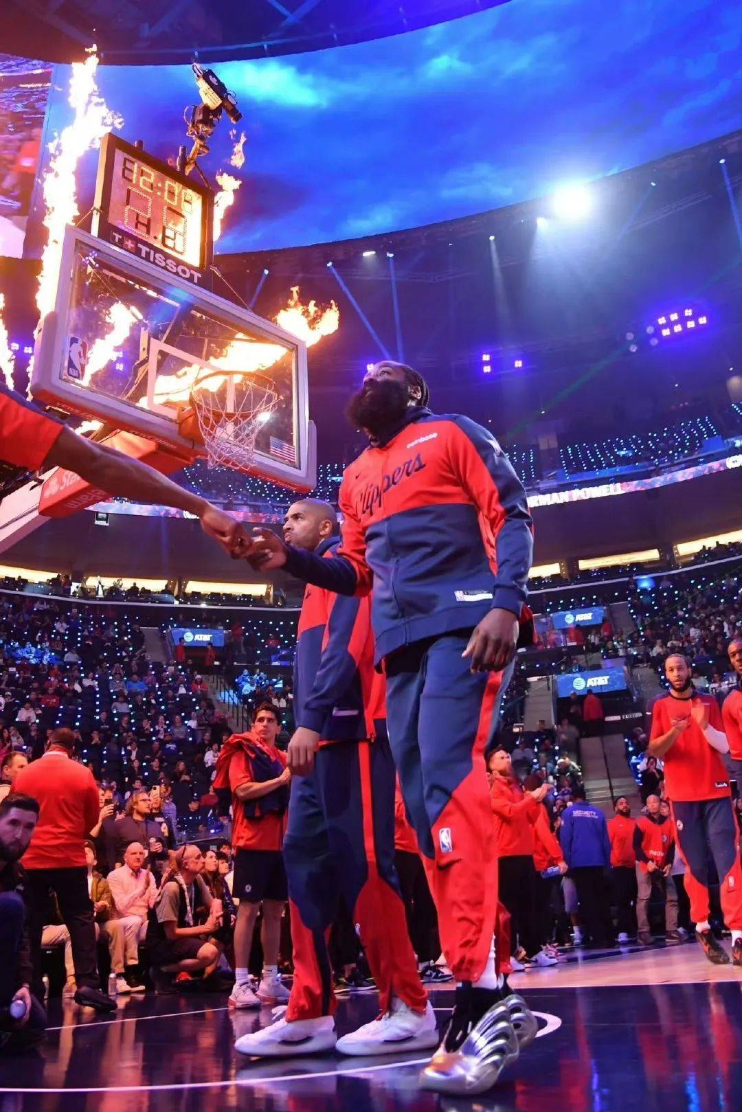 哈登回归赛场，比分优势明显首场状态亮眼，尤文图斯观众沸腾！的简单介绍