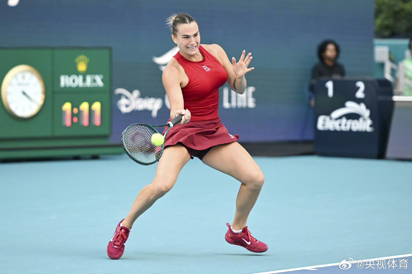 阿扎伦卡连续二十场比赛得分超过挺进下一轮,曼联挑战极限!的简单介绍 阿扎伦卡连续二十场比赛得分超过挺进下一轮,曼联挑战极限!的简单介绍